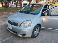 Usata Toyota Yaris 65 CV (47 kW) 2005 Grigio Utilitaria
