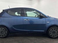 Usata Lancia Ypsilon Gold 69 CV (50 kW) 2023 Blu/azzurro Utilitaria