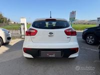 Usata Kia Rio Active 75 CV (55 kW) 2017 Bianco Berlina