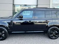 Usata Land Rover Defender SE Dynamic 200 CV (147 kW) 2025 Santorini black SUV
