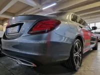 Usata Mercedes C180 122 CV (89 kW) 2020 Grigio scuro Berlina