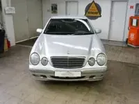 Begagnad Mercedes E200 163 HK (119 kW) 2001 Silver Sedan