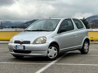 Usata Toyota Yaris Sol 69 CV (50 kW) 2002 Grigio Berlina