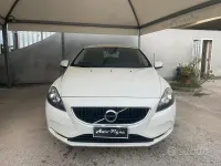 Usata Volvo V40 R-Design Momentum 120 CV (88 kW) 2016 Bianco Berlina