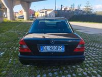 Usata Mercedes C180 122 CV (89 kW) 1996 Grigio Berlina