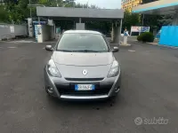 Usata Renault Clio II Luxe 75 CV (55 kW) 2010 Grigio Berlina