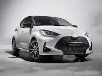Usata Toyota Yaris Hybrid Active 92 CV (67 kW) 2024 Bianco Utilitaria