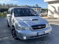 Usata Kia Carnival EX 145 CV (106 kW) 2004 Grigio Monovolume