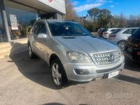 Usata Mercedes ML320 224 CV (164 kW) 2007 Grigio SUV