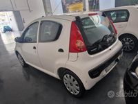 Usata Peugeot 107 68 CV (50 kW) 2010 Bianco Utilitaria
