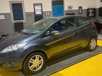 Usata Ford Fiesta 96 CV (70 kW) 2009 Grigio chiaro Utilitaria