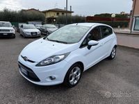 Usata Ford Fiesta Titanium 96 CV (70 kW) 2012 Bianco Utilitaria
