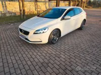 Usata Volvo V40 120 CV (88 kW) 2018 Bianco Berlina