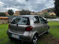 Usata Toyota Yaris Sol 69 CV (50 kW) 2005 Marrone Berlina