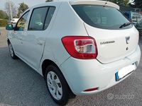 Usata Dacia Sandero Lauréate 75 CV (55 kW) 2013 Bianco Berlina