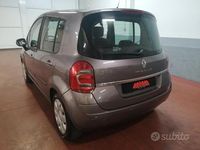 Usata Renault Modus 90 CV (66 kW) 2012 Grigio Monovolume