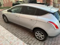 Usata Lancia Delta Gold 105 CV (77 kW) 2012 Utilitaria