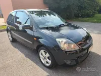 Usata Ford Fiesta 75 CV (55 kW) 2007 Nero Utilitaria