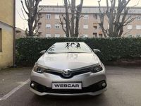 Usata Toyota Auris Hybrid Lounge 99 CV (72 kW) 2018 Argento Berlina