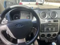 Usata Ford Fiesta 75 CV (55 kW) 2007 Utilitaria