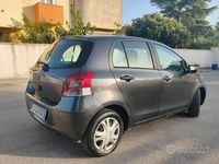 Usata Toyota Yaris 90 CV (66 kW) 2011 Grigio Utilitaria
