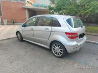 Usata Mercedes B200 136 CV (100 kW) 2006 Grigio Monovolume