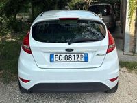 Usata Ford Fiesta 97 CV (71 kW) 2010 Bianco Utilitaria