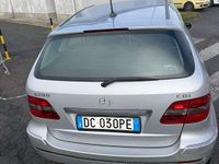 Usata Mercedes B200 140 CV (102 kW) 2006 Argento Monovolume