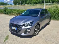 Usata Peugeot 208 Allure 101 CV (74 kW) 2025 Grigio Utilitaria