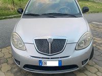Usado Lancia Ypsilon 75 HP (55 kW) 2011 Prateado Citadino