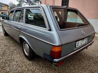 Usata Mercedes E200 109 CV (80 kW) 1983 Blu/azzurro Station wagon
