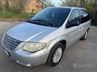 Usata Chrysler Voyager 150 CV (110 kW) 2006 Grigio Monovolume