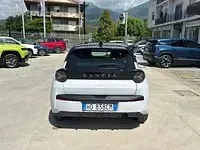Nuova Lancia Ypsilon 110 CV (80 kW) 2026 Bicolore bianco tetto nero Utilitaria