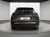 Usata Peugeot 2008 Allure 131 CV (96 kW) 2023 Grigio SUV