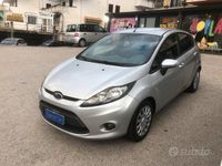 Usata Ford Fiesta Titanium 97 CV (71 kW) 2009 Grigio Utilitaria
