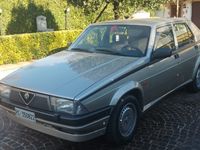 Usata Alfa Romeo 75 165 CV (121 kW) 1986 Grigio Berlina