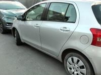 Usata Toyota Yaris 100 CV (73 kW) 2013 Grigio Utilitaria