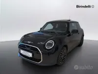 Usata Mini Cooper Favoured 156 CV (114 kW) 2024 Midnight black metallizzato Utilitaria