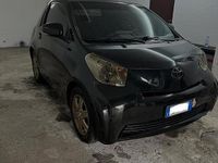 Begagnad Toyota iQ 98 HK (72 kW) 2012 Svart Halvkombi