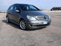 Käytetty Mercedes B200 140 HP (102 kW) 2006 Tila-auto