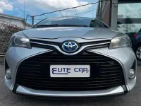 Usata Toyota Yaris Hybrid Active 75 CV (55 kW) 2015 Grigio Berlina