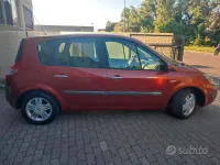 Usata Renault Scénic 111 CV (81 kW) 2004 Arancione Monovolume