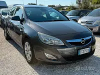 Usata Opel Astra Cosmo 110 CV (80 kW) 2012 Grigio Berlina