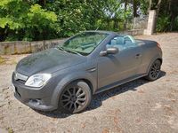 Usata Opel Tigra Enjoy 69 CV (50 kW) 2006 Nero Cabrio