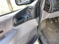 Usata Chrysler Voyager 116 CV (85 kW) 2000 Grigio Monovolume