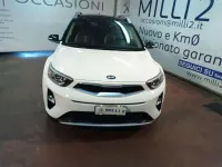 Usata Kia Stonic 120 CV (88 kW) 2019 Bianco con tetto nero SUV