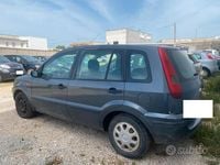 Usata Ford Fusion 68 CV (50 kW) 2002 Grigio Utilitaria