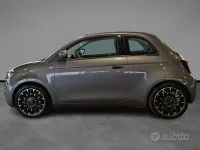 Usata Fiat 500e La Prima 42 kW (58 CV) 2023 Grigio / metallizzato Cabrio