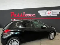 Usata Peugeot 208 82 CV (60 kW) 2019 Nero Utilitaria