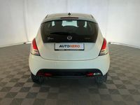 Usata Lancia Ypsilon Silver 69 CV (50 kW) 2022 Bianco Utilitaria